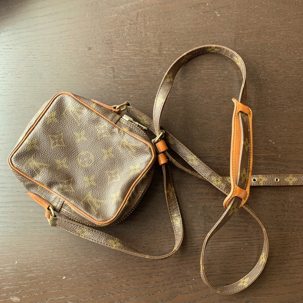 Louis Vuitton Monogram Small Purse/Travel Bag